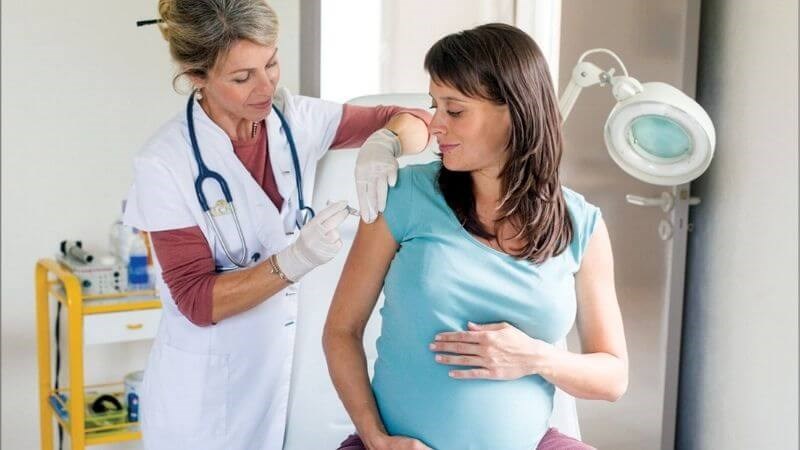 Phụ nữ mang thai tiêm đầy đủ vaccine là biện pháp phòng ngừa tim bẩm sinh 