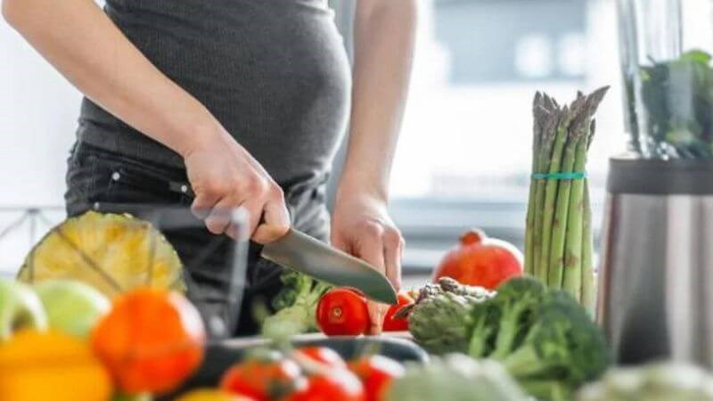Bà bầu nên bổ sung nhiều loại dưỡng chất từ đa dạng các loại thực phẩm