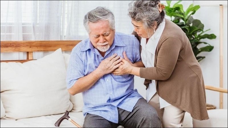 Những người lớn tuổi là yếu tố nguy cơ của nhồi máu cơ tim 