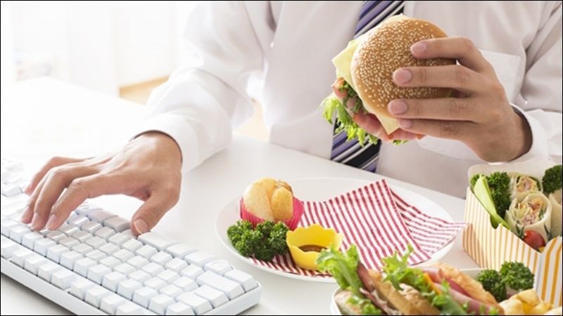 Chế độ ăn uống không hợp lý là yếu tố nguy cơ của nhồi máu cơ tim 