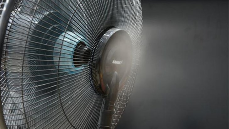 Using misting fans in a cold room can have long-term effects on the health of children