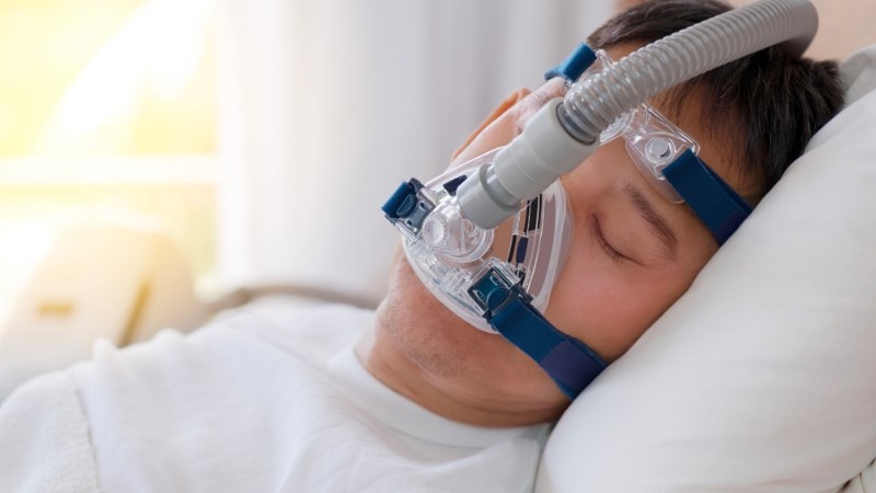 Dùng máy thở áp lực dương giúp giảm các biến cố hô hấp khi ngủ
