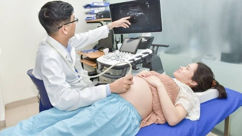 Người mẹ có yếu tố nguy cơ cao cần thực hiện thăm khám sàng lọc hội chứng Down sớm