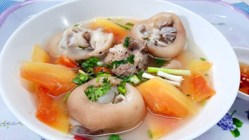 Mẹ nên ăn nhiều thực phẩm lợi sữa để đủ sữa cho con bú