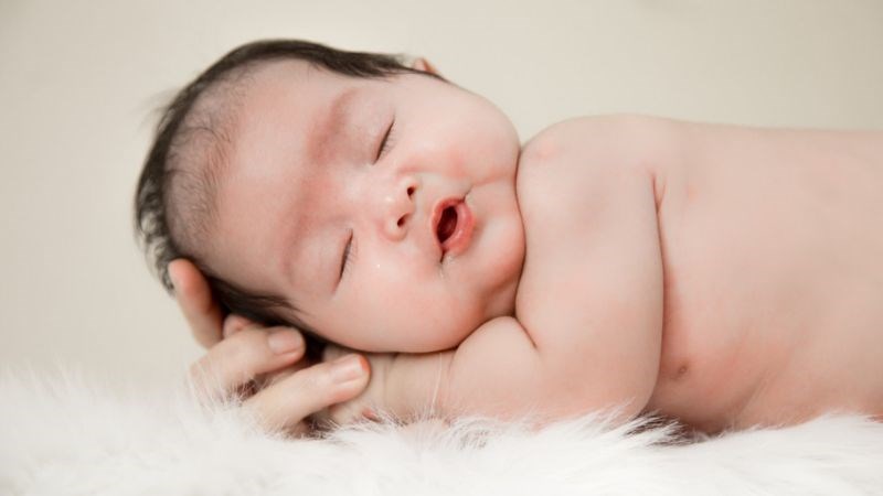 Sữa mẹ chứa nhiều yếu tố bảo vệ giúp trẻ chống được nhiều loại bệnh