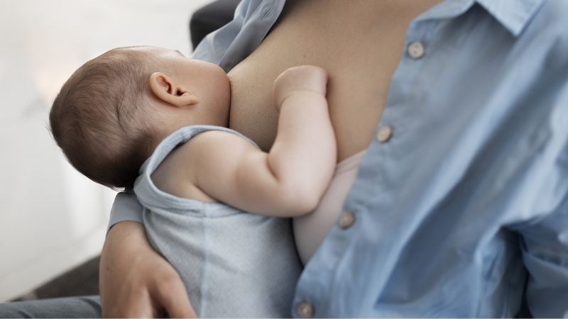 Sữa mẹ cung cấp các dưỡng chất tối ưu, ngăn ngừa hội chứng đột tử ở trẻ em