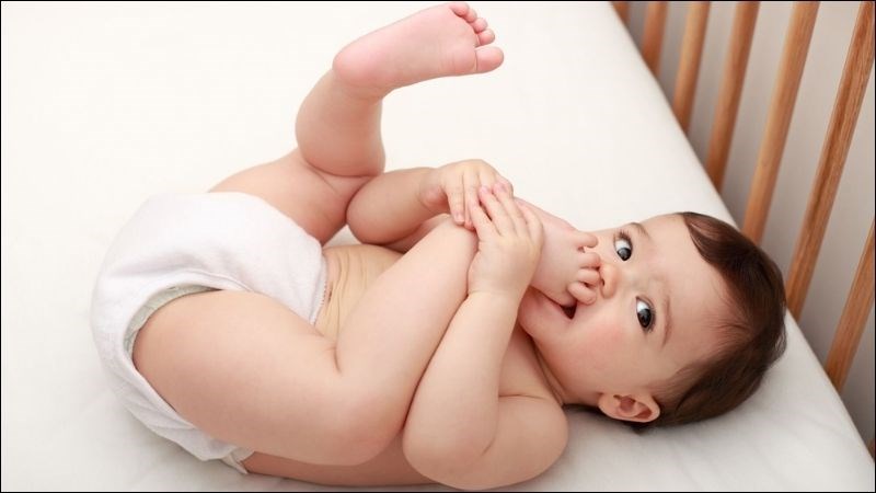 Sữa mẹ có hàm lượng các chất dinh dưỡng cân đối nên sẽ không khiến bé bị béo phì