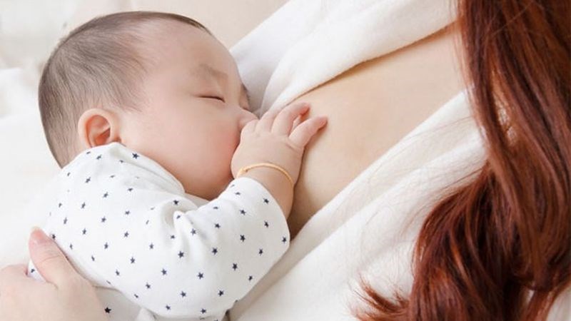 Trẻ nhỏ có thể dễ dàng tiêu hóa và hấp thu sữa mẹ hơn so với sữa công thức