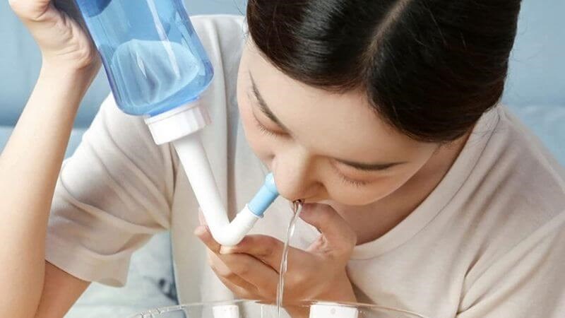 Rửa mũi là các điều trị viêm mũi dị ứng không dùng thuốc