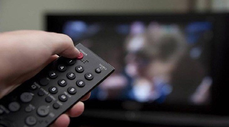 Rút phích cắm các thiết bị điện không sử dụng