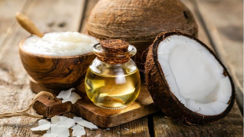 Bạn có thể dùng dầu dừa để chữa viêm nha chu tại nhà