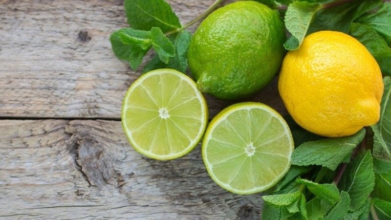 Chanh chứa axit citric có tác dụng kháng khuẩn và tiêu diệt vi khuẩn