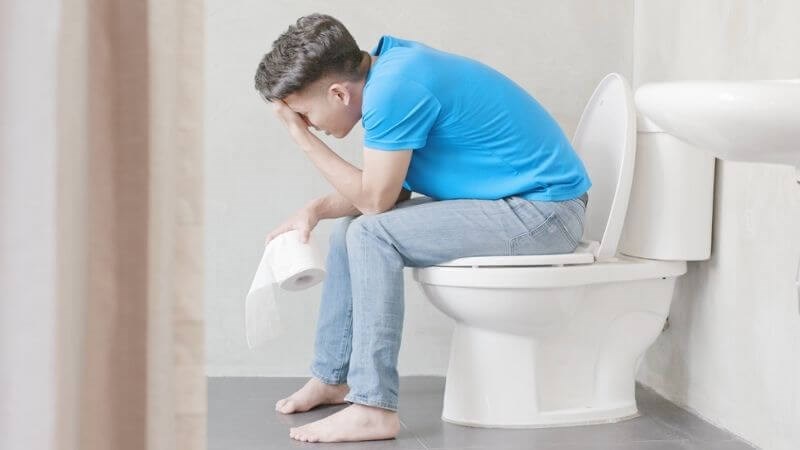 Người lớn mắc bệnh lồng ruột có thể gặp triệu chứng táo bón Người lớn mắc bệnh lồng ruột có thể gặp triệu chứng táo bón