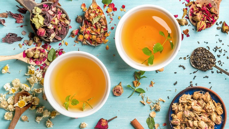 Các loại trà thảo mộc ấm có thể làm dịu hệ thống tiêu hóa