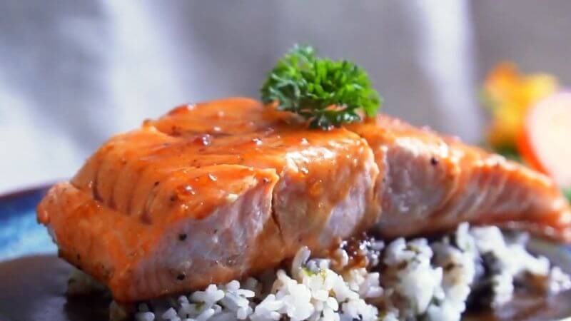 Cá hồi giúp bổ sung protein và chất béo tốt cho bà bầu