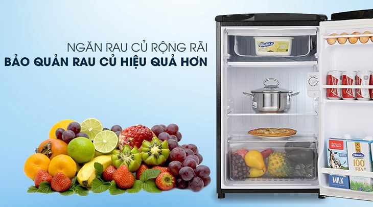Tủ lạnh Aqua 90 lít AQR-D99FA(BS) trang bị ngăn lưu trữ rau riêng biệt, rộng rãi và tiện dụng