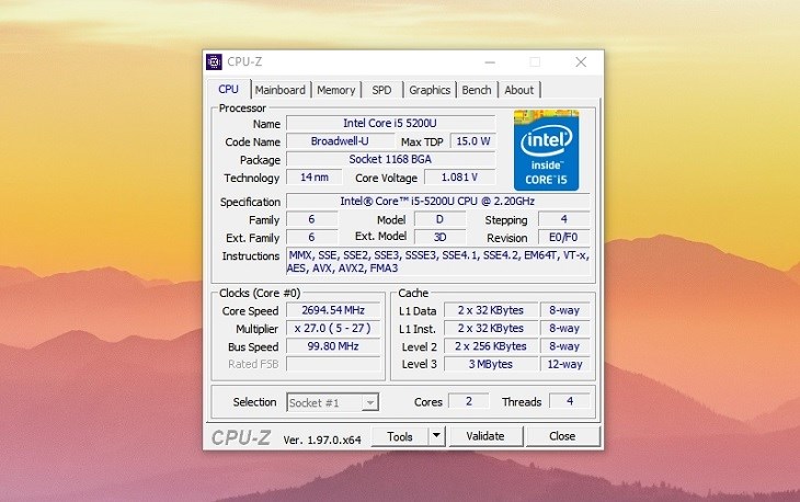 Thẻ CPU có thể xem được bộ vi xử lý (name), thế hệ CPU (codename), chân cắm socket (package)