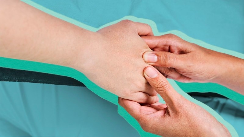 Bệnh nhân nên tập các bài vật lý trị liệu để cải thiện tình trạng viêm khớp