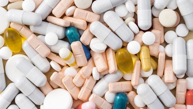 Hydroxyurea, L-glutamine, Voxelotor, Crizanlizumab là 4 loại được FDA Hoa Kỳ khuyến cáo sử dụng để ngăn ngừa biến chứng bệnh hồng cầu hình liềm