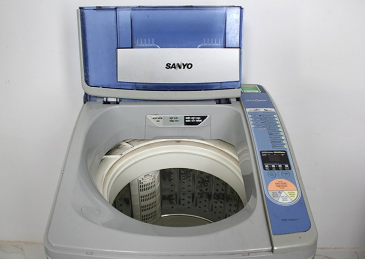 Kiểm tra hoạt động của máy giặt trước khi kết thúc công việc vệ sinh máy