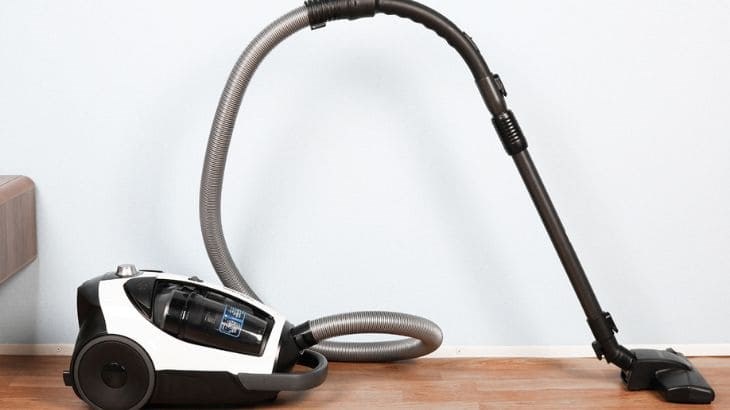 Samsung VCC8835V37/XSV box-style vacuum cleaner with a 2-liter capacity helps vacuuming without interrupting