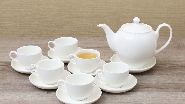 Bộ 14 món ấm trà sứ Minh Châu MC-BAT02 làm từ chất liệu sứ cao cấp, bền chắc