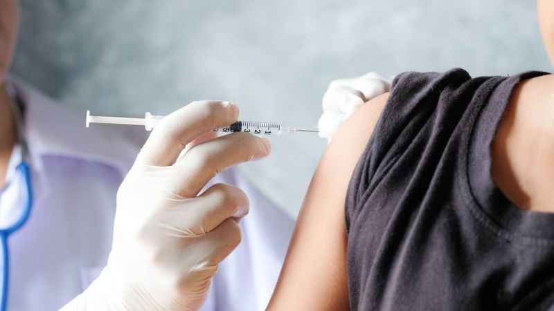 Tiêm hormone kết hợp 