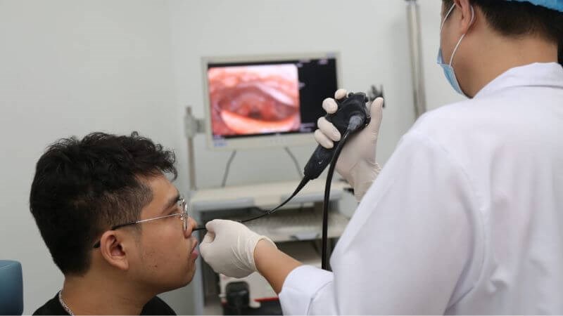 Nội soi tai mũi họng có thể giúp bác sĩ phát hiện những biến chứng của bệnh Nội soi tai mũi họng có thể giúp bác sĩ phát hiện những biến chứng của bệnh