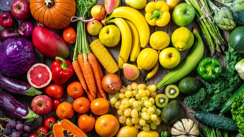Trái cây và rau sống khi ăn sống cũng có nguy cơ làm bung mắc cài