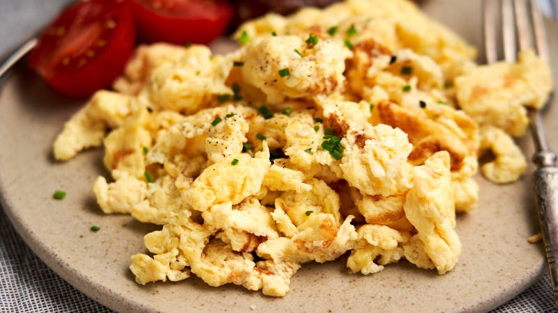 Ăn trứng bác là một cách tuyệt vời để bổ sung protein mà không gây hại cho niềng răng
