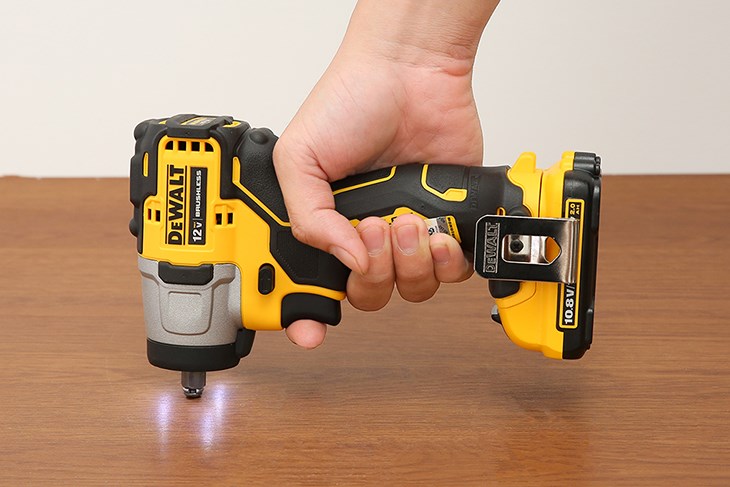 Máy vặn bu lông động lực pin Dewalt DCF899HP2-KR 18V hỗ trợ tháo - siết bu lông dễ dàng Máy vặn bu lông động lực pin Dewalt DCF899HP2-KR 18V hỗ trợ tháo - xiết bu lông dễ dàng