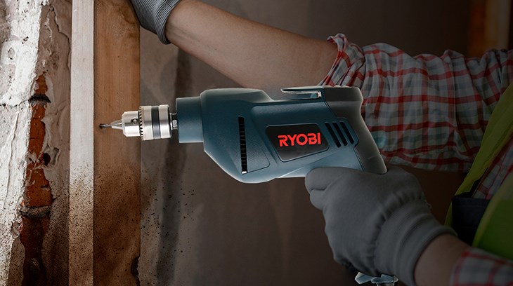 Máy khoan điện Ryobi D-110VR 500W được làm từ chất liệu nhựa chắc chắn Máy khoan điện Ryobi D-110VR 500W được làm từ chất liệu nhựa chắc chắn