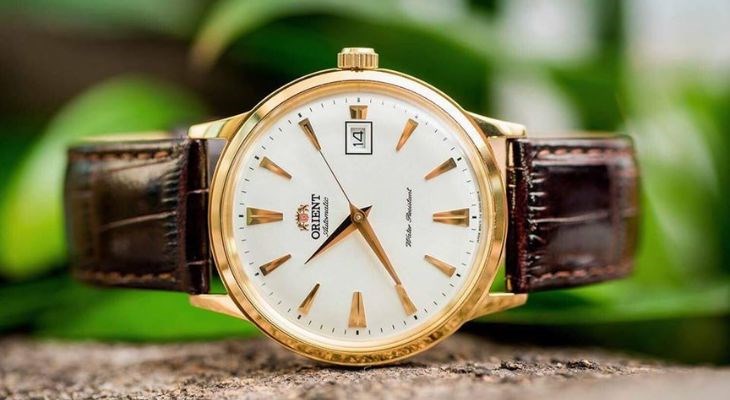 Orient Bambino nổi tiếng là dòng đồng hồ kính cong