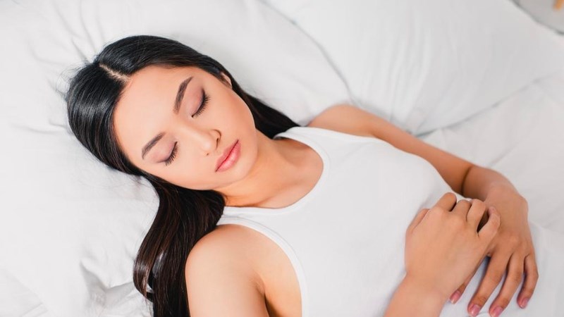 Ngủ đủ giấc mỗi ngày để đôi mắt được phục hồi và khỏe mạnh