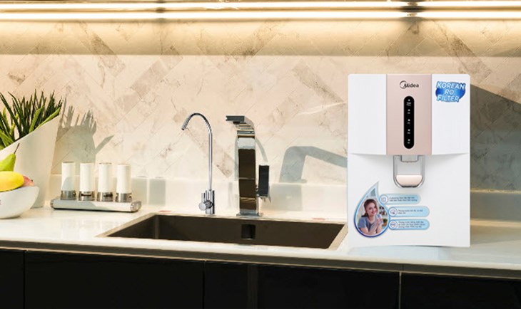 Máy lọc nước RO Midea JN1742T có thiết kế đẹp mắt, sang trọng với kiểu dáng để bàn, phù hợp mọi không gian