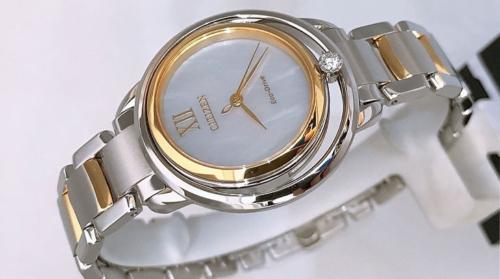 Đồng hồ Citizen L 32.5 mm Nữ EW5514-87D sở hữu mặt tròn phù hợp cho người thích phong cách cổ điển
