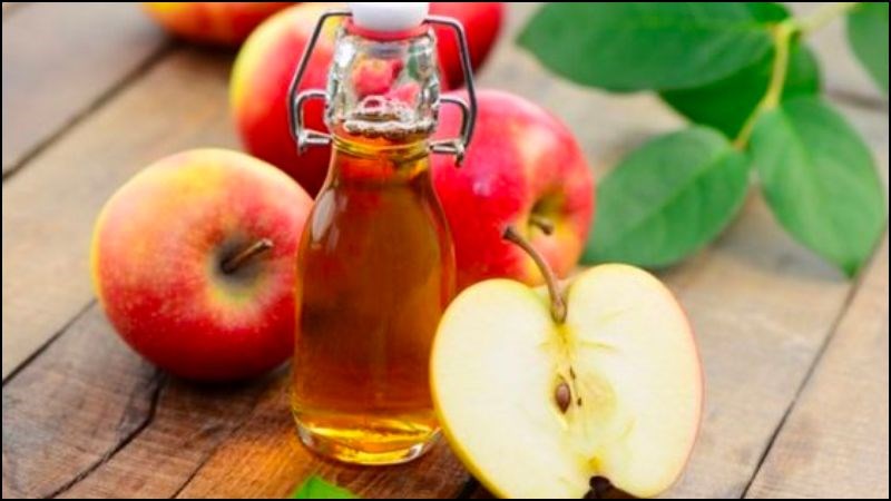 Axit trong giấm táo sẽ giúp trắng răng hiệu quả Axit trong giấm táo sẽ giúp trắng răng hiệu quả