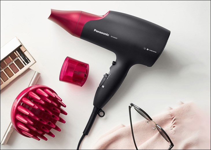 Máy sấy Nanoe của Panasonic được trang bị đầu sấy tạo kiểu, giúp bạn tạo ra được kiểu tóc bồng bềnh nhanh chóng