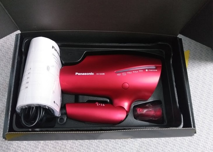 Máy sấy Nanoe của Panasonic có thiết kế tay cầm gấp gọn, giúp bạn dễ dàng bảo quản sau khi sử dụng