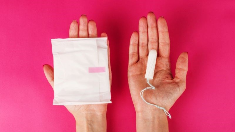 Sử dụng tampon thay cho băng vệ sinh trong kỳ kinh nguyệt.