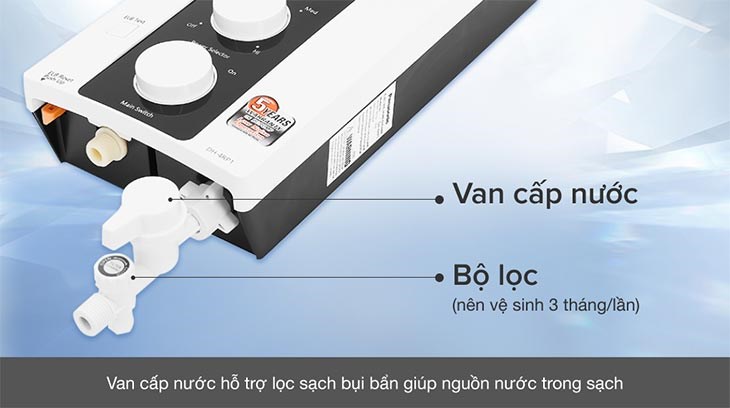 Máy nước nóng trực tiếp Panasonic 4500W DH-4RP1VW trang bị van cấp nước có chức năng lọc, giúp bảo vệ làn da