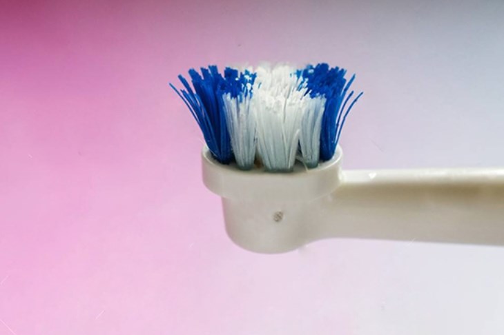 Đầu bàn chải bị loe sẽ giảm hiệu quả làm sạch răng, đồng thời gây tác hại xấu đến nướu