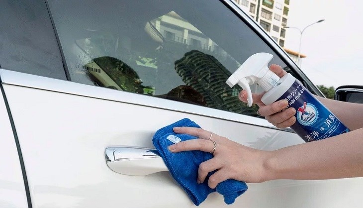 Dung dịch rửa xe Xwash có khả năng tẩy sạch vết bẩn và khử mùi trong xe hiệu quả, nhất là ghế da