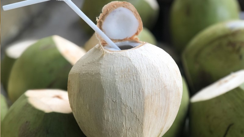 Nước dừa giúp hỗ trợ tiêu hóa