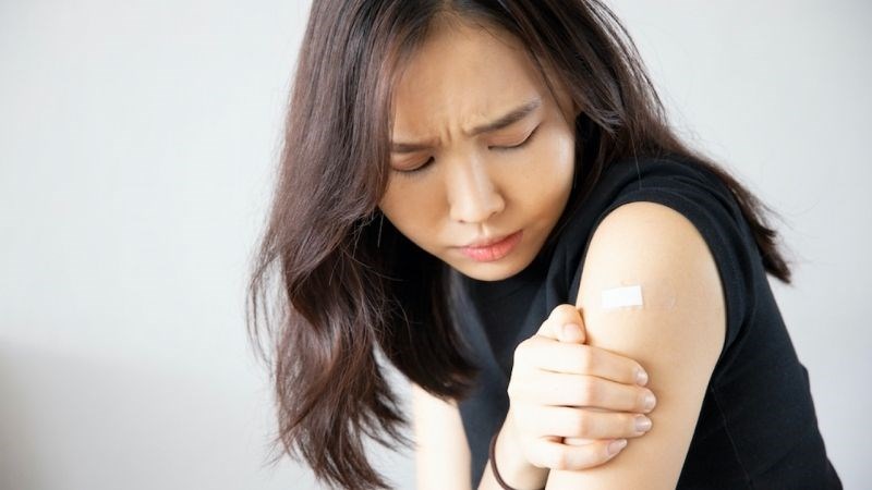 Tác dụng phụ thường gặp của vắc xin HPV là đau, sưng nóng tại chỗ tiêm