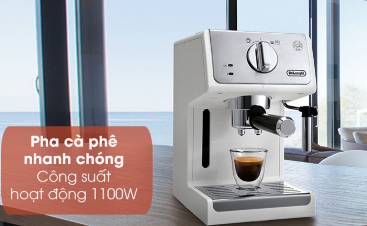 Máy pha cà phê Delonghi ECP33.21.W có công suất 1100W giúp mang đến những ly cà phê thơm ngon, nóng hổi mà không tốn nhiều thời gian chờ đợi
