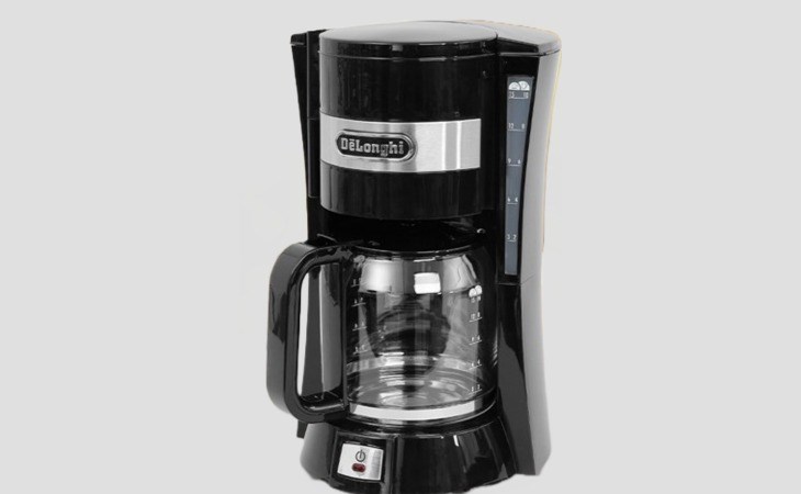 Máy pha cà phê Delonghi ICM15210.1 có thang đo mực nước phía sau, giúp người dùng dễ quan sát và pha chế