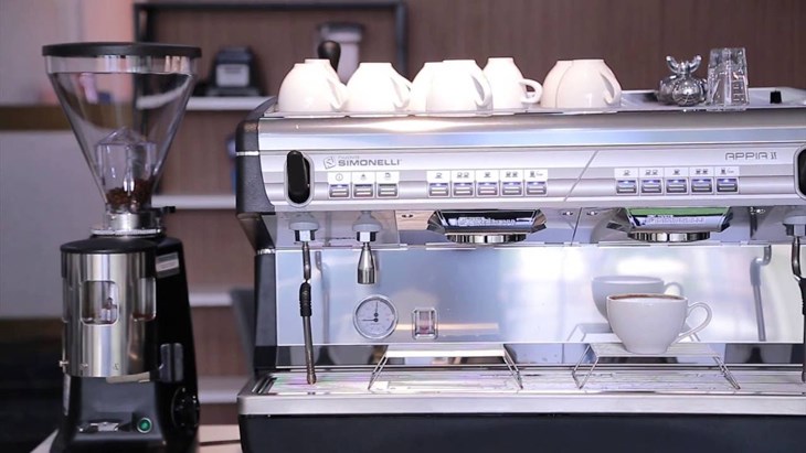 Máy pha cà phê Nuova Simonelli có kết cấu vững chắc nhờ bộ khung bằng thép không gỉ, mang đến độ bền bỉ cao khi sử dụng