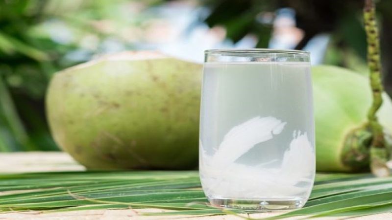 Bạn nên uống nước dừa khi đói để hấp thu tốt nhất các chất dinh dưỡng