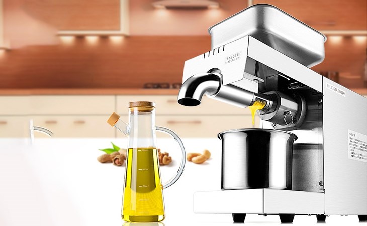 Máy ép dầu được làm từ chất liệu inox có khả năng chống ăn mòn cao, đảm bảo an toàn vệ sinh cho dầu được sản xuất